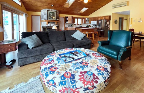 Ely Cabin | Fall Specials! Bright & Cheery Lakeside House on Bear Island Lake with dock!