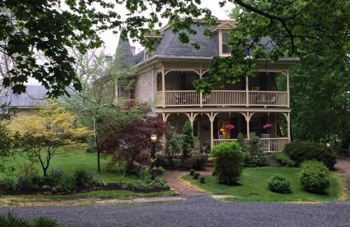 Carlisle Bed & Breakfast | Fallen Tree Farm Bed and Breakfast