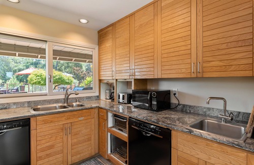 Graton House | Fallen Tree Ranch ~ 3 Acres in Wine Country, Pool, Hot Tub, Sauna
