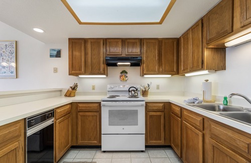 Lake Ozark Condo | Falls 77 - Walk-in level 3 Bedroom Condo