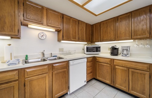 Lake Ozark Condo | Falls 77 - Walk-in level 3 Bedroom Condo