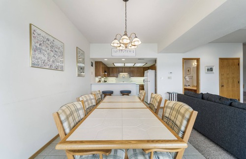 Lake Ozark Condo | Falls 77 - Walk-in level 3 Bedroom Condo