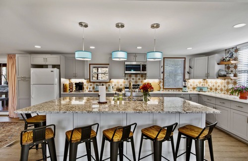 Durham Cottage | Falls Lake Cottage@Rolling View with saltwater hot tub, fire pit & screen porch