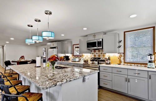 Durham Cottage | Falls Lake Cottage@Rolling View with saltwater hot tub, fire pit & screen porch