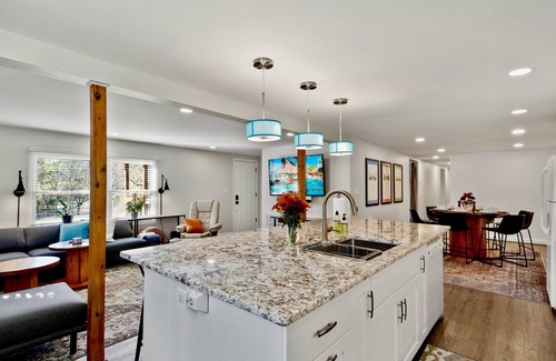 Durham Cottage | Falls Lake Cottage@Rolling View with saltwater hot tub, fire pit & screen porch