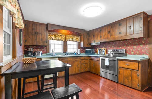 West Falmouth House | Falmouth Spacious Family Home with fireplace