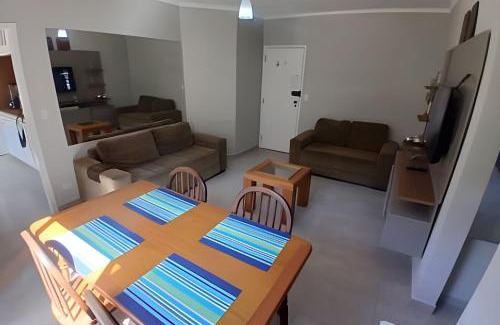 Itarare Apartment | Família feliz – Wi-Fi rápido, a 1 min da praia