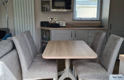 Martin House | Family-Friendly 6-berth caravan with onsite leisure facilities.