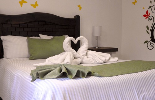 De Guadalupe Hotel | Family & Pet Friendly Hotel/Clean Rooms/Private Bathroom/Cable TV & WiFi