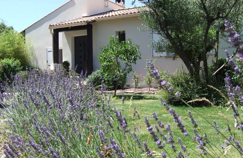 Saint-Mathieu-de-Treviers Villa | Family villa surrounded by a landscaped garden