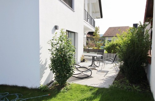 Oberteisbach Apartment | Familiäre, Moderne 3 Zim. Wohnung mit Terrasse & Garten in Kronwieden