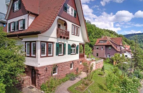 Neuenbuerg House | Familienglück im Schwarzwaldhaus mit Schlossblick