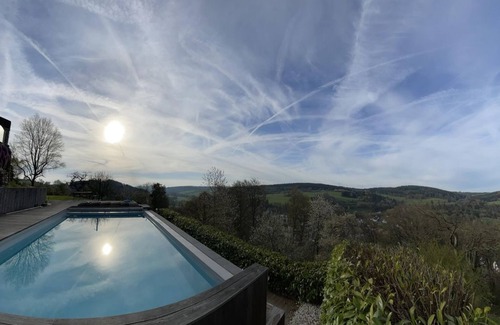 Kronenburg House | Familienzimmer, 2 Erw. + 2 Kinder - Burghaus und Villa Kronenburg