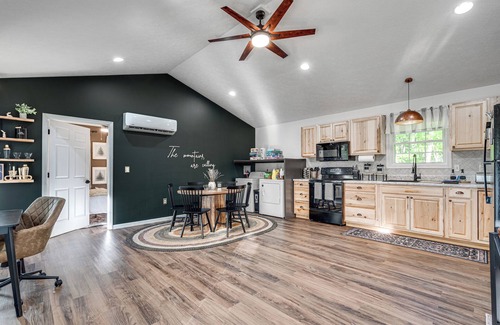 Elkton Cabin | Families Paradise with walkable river access, playground, fire pit, BBQ, dogs OK