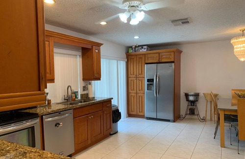 North Lauderdale House | Family and friendly excursion w / pool