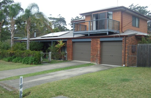 Lake Tabourie House | Family and pet friendly beach holiday home Lake Tabourie