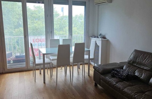 Saint-Maurice Apartment | Family apartment 20 minutes by metro from central Paris