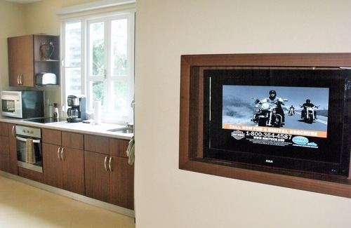 Caimital Bajo Apartment | Family Apt #5, sleep up to 10, pool, jacuzzi, BBQ, five min to #2 RD