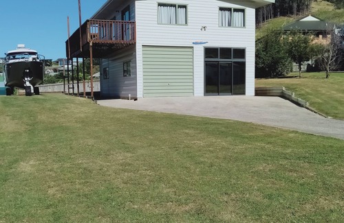 Opito Bay House | Family Beach Bach - 1 min walk to Opito Bay beach