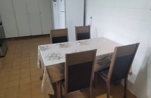Jardim Virginia House | Family Retreat with Wifi, Pool, Barbecue and Garden. 5 minutes from Enseada