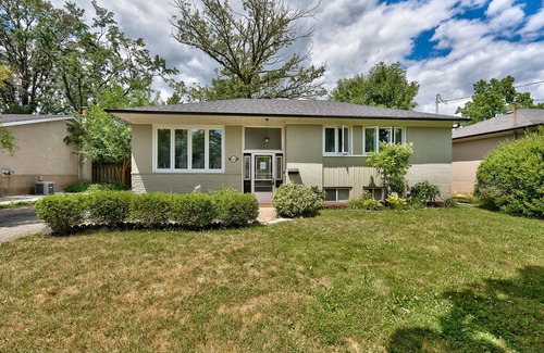 Burlington House | Family Bungalow in South Burlington close to lake, Bronte/Appleby Go/W 3 Parking
