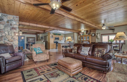 Rodney House | Family can Relax & Enjoy the Peace of our Hidden Gem on All Sports Jehnsen Lake