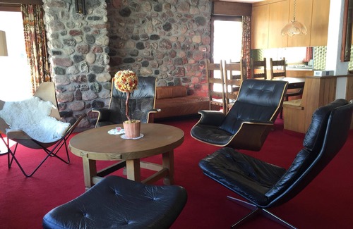 Klosters-Serneus Ski Chalet | Family Chalet in a Breathtaking Setting in Klosters w Fireplace & Internet
