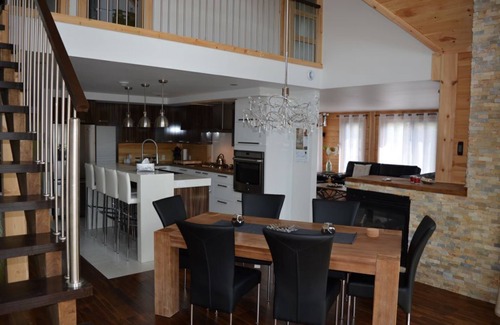 Saint-Joachim Apartment | Family, Comfortable, Luxurious with Spa (Unit 2)