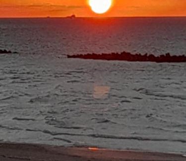 Al-'Amriyah Apartment | Family Condo With Panoramic Sea View 1