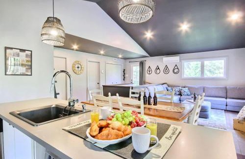 Shannon House | Family cottage with SPA and lake - 25 mins from Qc
