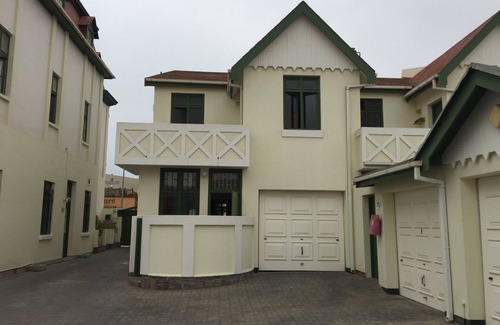 Vineta Cottage | Family Cottage in Centre of Town and Close to the Sea