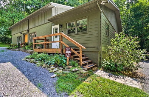 Maggie Valley House | Family Cottage with Creekside Fire Pit Access!