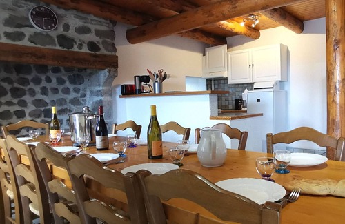 Mezeres Cottage | Family cottage with yard, ping-pong, near Lyon and Clermont-Ferrand