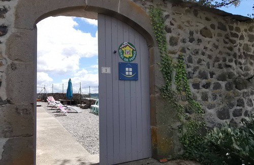Mezeres Cottage | Family cottage with yard, ping-pong, near Lyon and Clermont-Ferrand