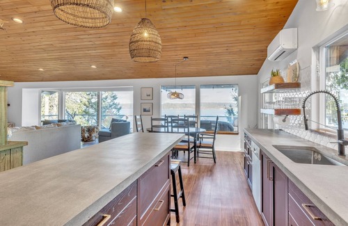 Longbranch House | Family, dog friendly, waterfront beach house by RedAwning