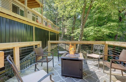 Pittsburg House | Family focused Lakefront w/private dock! Now booking for 2025 stays!