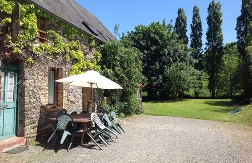 Saint-Pierre-Tarentaine Cottage | Family Friendly Spacious Comfortable Cottage and Garden. Rural and relaxing.