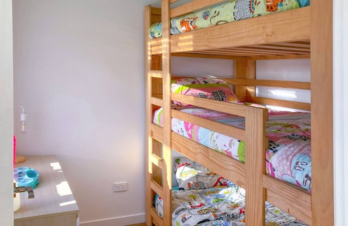 Riverton House | Family Friendly: Little White Bach, Riverton — 2 mins from the beach!