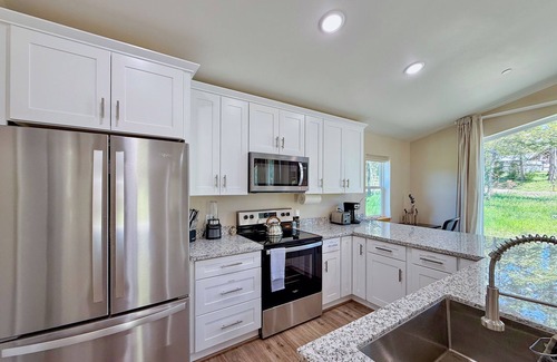 Mariposa House | Family-Friendly 2-bedroom house with AC, WiFi near Yosemite Valley