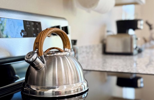 Mariposa House | Family-Friendly 2-bedroom house with AC, WiFi near Yosemite Valley