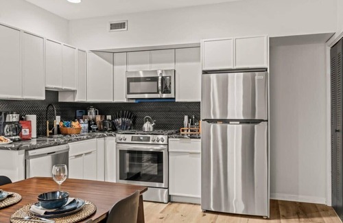 Old City Condo | Family-friendly 2BR Condo with Free Parking!