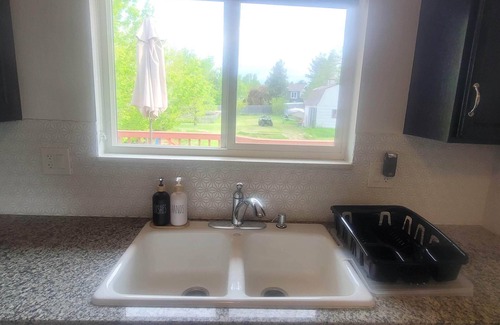 Lone Tree House | Family Friendly 4 BD/2BA Next to Trail/Park/Mall/Dining in DTC with Wi-Fi