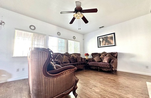 Stockton House | Family Friendly 4-bedroom house with WiFi, and pool room