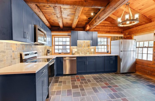 East Wakefield Cabin | Family friendly 4 season lakefront oasis! NH foliage & apple picking are calling