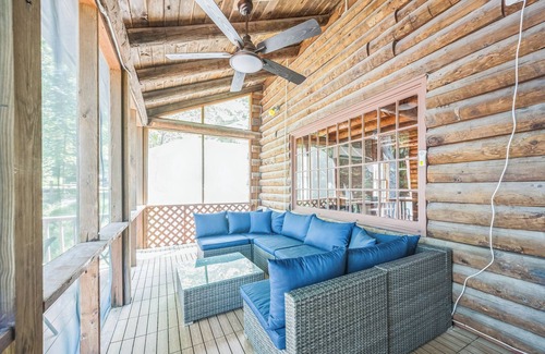 East Wakefield Cabin | Family friendly 4 season lakefront oasis! NH foliage & apple picking are calling