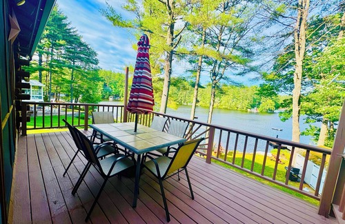 East Wakefield Cabin | Family friendly 4 season lakefront oasis! NH foliage & apple picking are calling