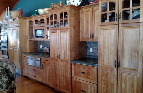 Braintree House | FAMILY FRIENDLY 4 Season Home for Large Groups, With Hot Tub. Sleeps up to 27.