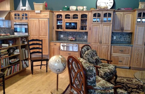 Braintree House | FAMILY FRIENDLY 4 Season Home for Large Groups, With Hot Tub. Sleeps up to 27.