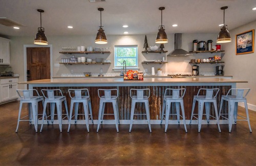 Rockport House | Family friendly 4bd/4b Lodge located minutes from Goose Island State Park