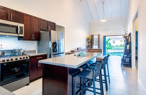 Epworth House | Family friendly accessible 3 bedroom bungalow *15 min to Ocho Rios